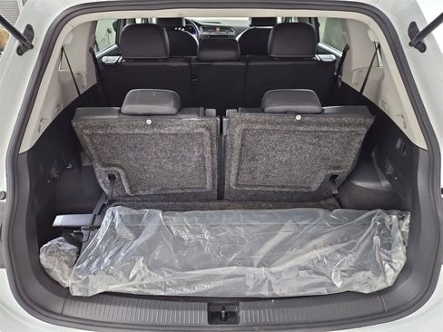 Certified 2022 Volkswagen Tiguan SE image 36