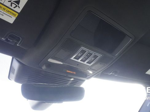 Used 2022 Land Rover Discovery S R-Dynamic image 16