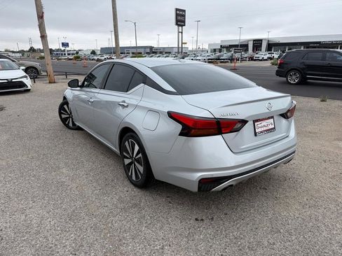 Used 2022 Nissan Altima 2.5 SV w/ SV Premium Package FWD image 3