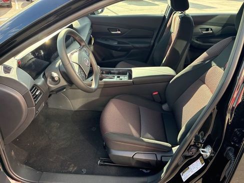 New 2026 Nissan Sentra SR w/ Floor Mat Package FWD image 9