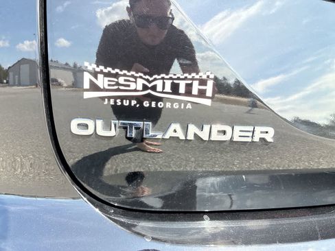 Used 2025 Mitsubishi Outlander SE image 37