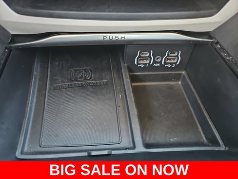 Used 2023 Chrysler Pacifica Limited FWD image 27