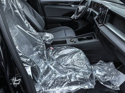 New 2026 Volkswagen Tiguan SE R-Line image 40