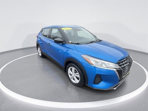 Used 2022 Nissan Kicks S image 2