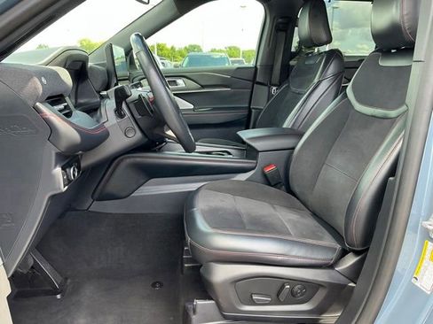 Used 2025 Ford Explorer ST AWD/4WD image 18