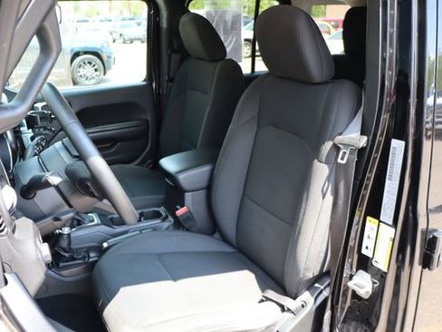 Used 2018 Jeep Wrangler Unlimited Sport S AWD/4WD image 13