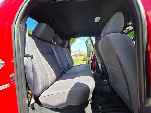Used 2018 Toyota Tacoma TRD Off-Road w/ Technology Package AWD/4WD image 15