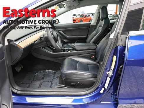 Used 2020 Tesla Model 3 Standard Range RWD image 14