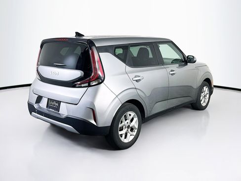 Used 2025 Kia Soul LX w/ LX Technology Package FWD image 9