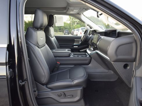 New 2025 Ford Expedition Platinum w/ Driver's Package image 25