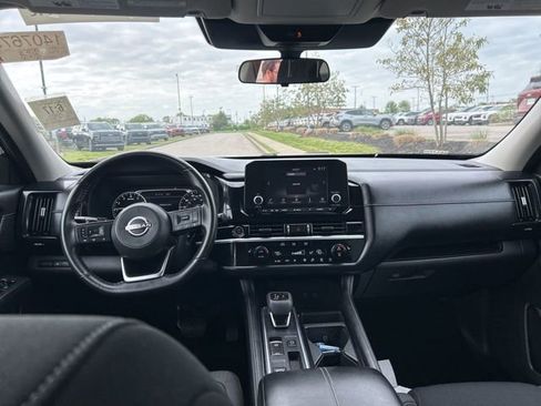 Used 2023 Nissan Pathfinder SV FWD image 5