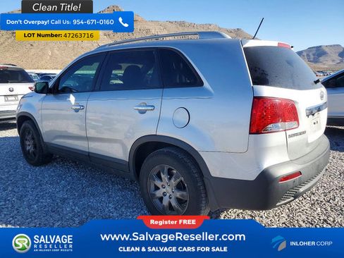 Used 2013 Kia Sorento LX w/ Convenience Pkg image 3