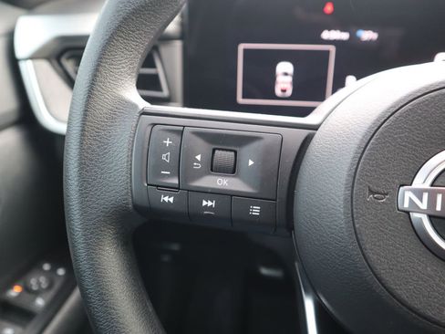 Used 2025 Nissan Kicks SV image 19