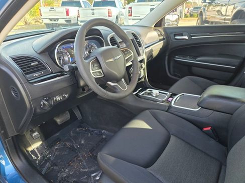 Used 2023 Chrysler 300 Touring w/ Sport Appearance Package image 22