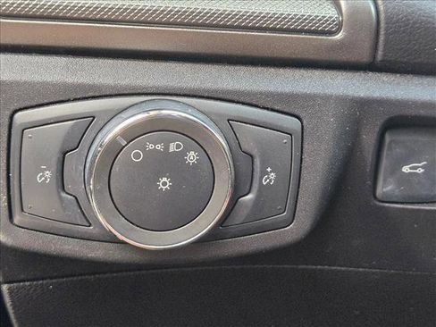 Used 2017 Ford Fusion SE w/ Fusion SE Technology Package image 9