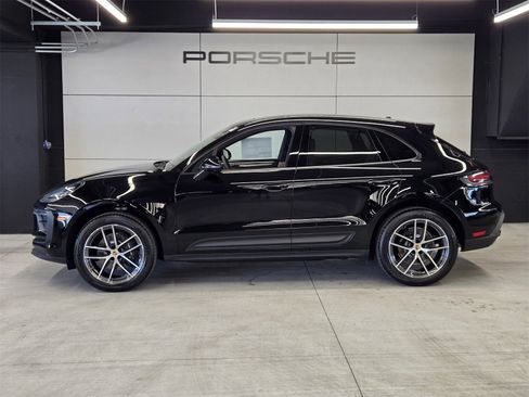 Used 2025 Porsche Macan image 2