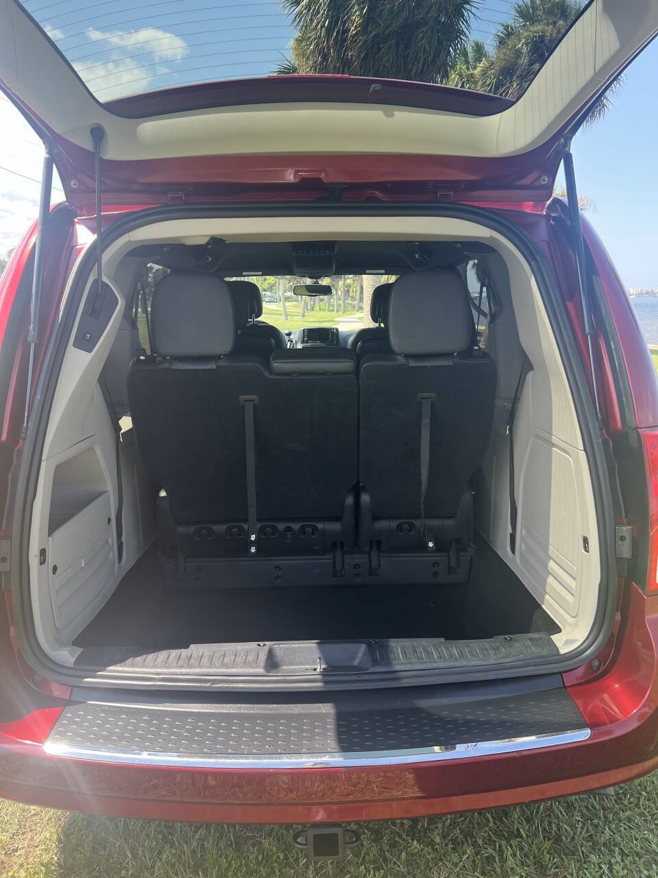 Used 2016 Dodge Grand Caravan SXT FWD image 11