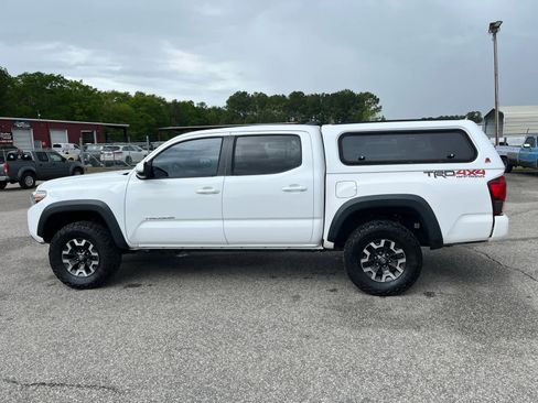 Used 2019 Toyota Tacoma TRD Off-Road AWD/4WD image 3