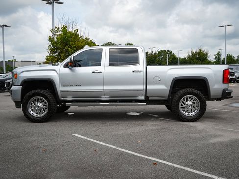 Used 2019 GMC Sierra 2500 Denali w/ Duramax Plus Package AWD/4WD image 8