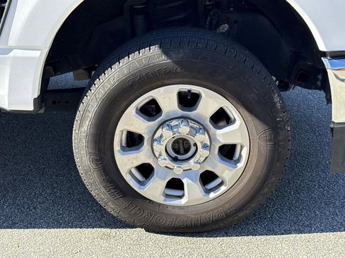 Used 2024 Ford F250 XLT image 11