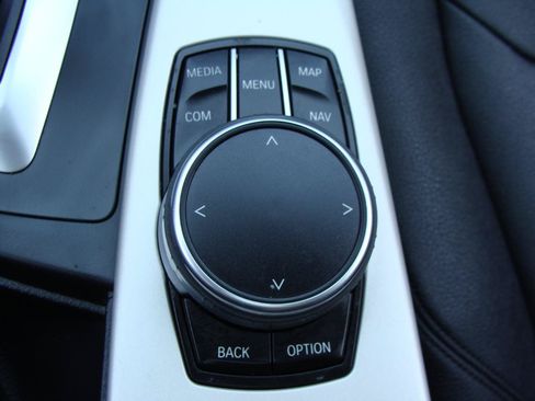 Used 2017 BMW 320i xDrive Sedan AWD/4WD image 18