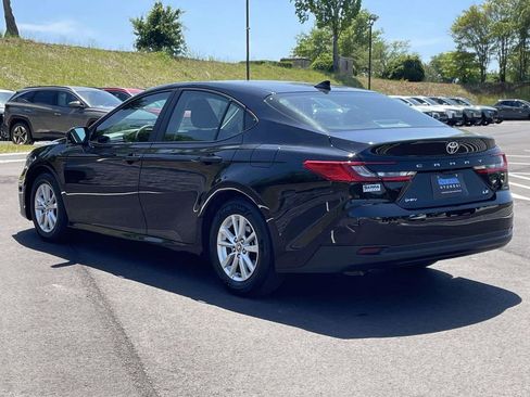 Used 2025 Toyota Camry LE FWD image 5