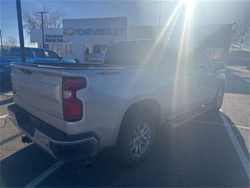 Used 2021 Chevrolet Silverado 1500 LT image 3