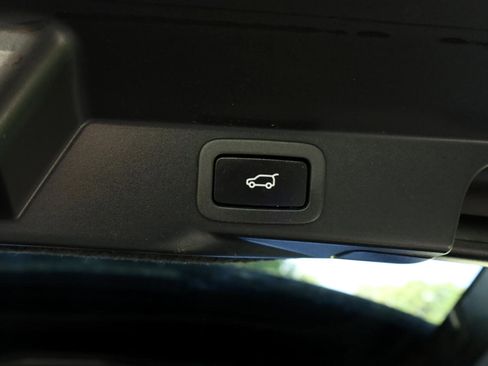 Used 2017 Land Rover Range Rover Sport SE image 19