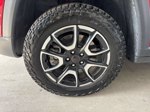 Used 2025 Jeep Compass Trailhawk AWD/4WD image 30