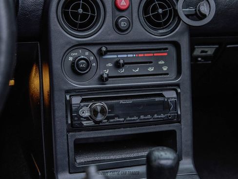 Used 1990 MAZDA MX-5 Miata RWD image 35
