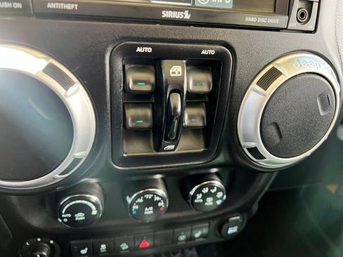 Used 2015 Jeep Wrangler Unlimited Rubicon w/ Connectivity Group image 32