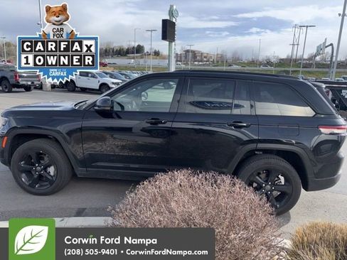 Used 2025 Jeep Grand Cherokee Limited w/ Black Appearance Package AWD/4WD image 4