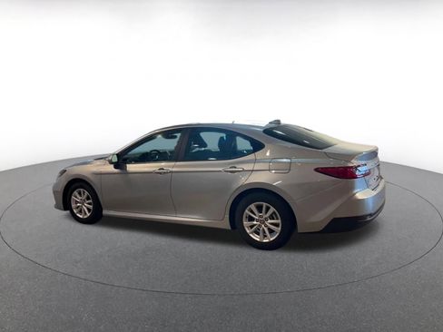 Used 2025 Toyota Camry LE image 10