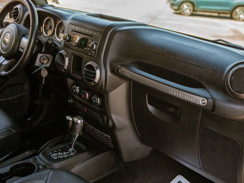 Used 2018 Jeep Wrangler Sport w/ Connectivity Group image 11