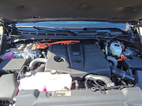 New 2026 Toyota Tundra Platinum AWD/4WD image 32