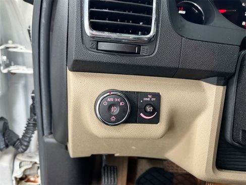 Used 2011 GMC Acadia Denali image 16