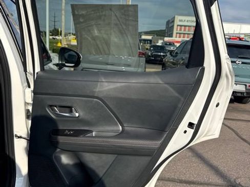 Certified 2025 Nissan Kicks SR AWD/4WD image 18