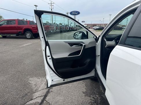 Used 2023 Toyota RAV4 XLE AWD/4WD image 12