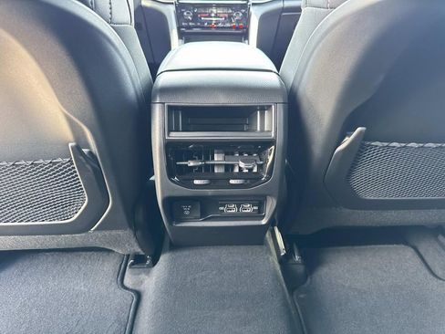 New 2025 Jeep Grand Cherokee Altitude image 30