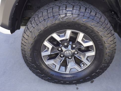 Certified 2022 Toyota Tacoma TRD Off-Road w/ Technology Package image 21