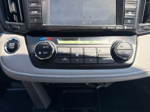 Used 2017 Toyota RAV4 XLE AWD/4WD image 22