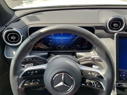 Used 2025 Mercedes-Benz GLC 350e 4MATIC image 23