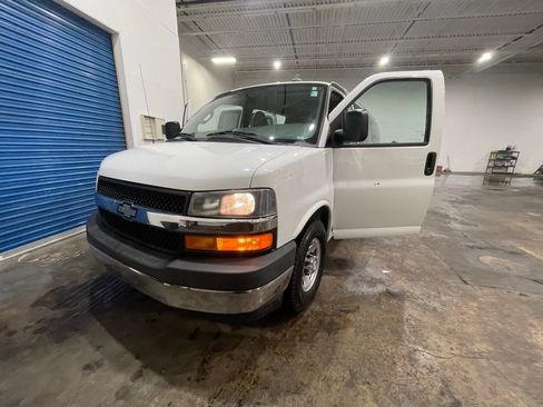 Used 2017 Chevrolet Express 3500 LT w/ LT Preferred Equipment Group image 7