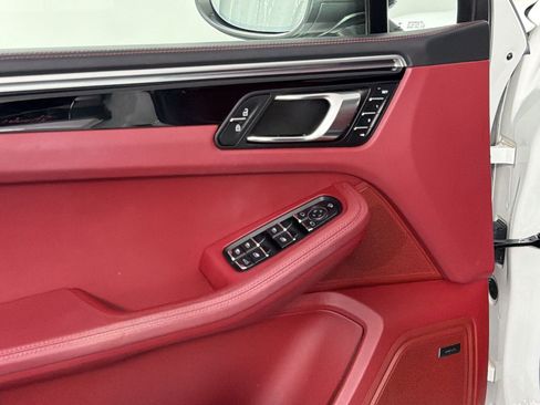 Certified 2023 Porsche Macan Turbo AWD/4WD image 15