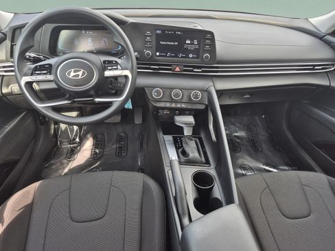 Certified 2025 Hyundai Elantra SE FWD image 10