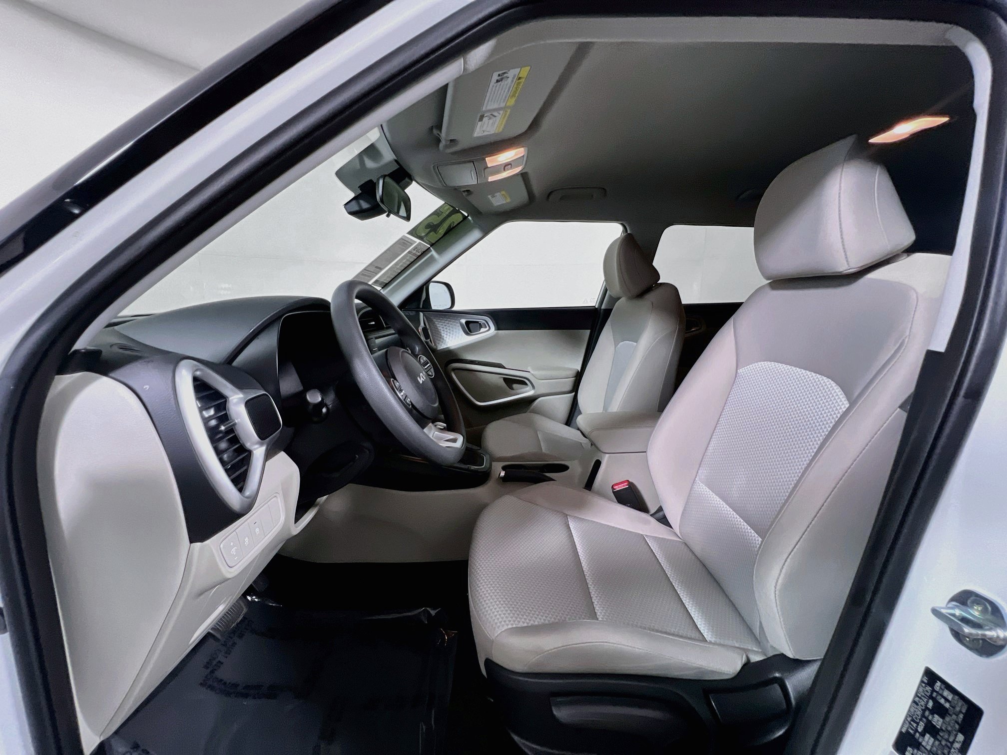Used 2025 Kia Soul LX w/ LX Technology Package FWD image 15