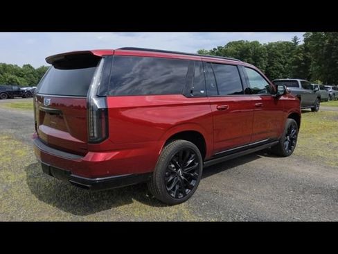 Used 2026 Cadillac Escalade ESV Platinum Sport w/ LPO, ONYX Package AWD/4WD image 4
