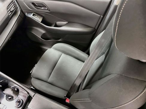 Used 2024 Nissan Rogue S AWD/4WD image 21