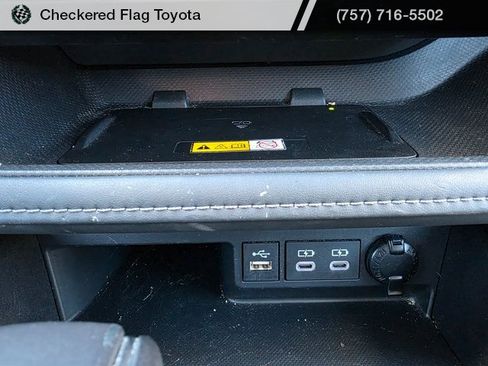Used 2023 Toyota Highlander XLE image 19