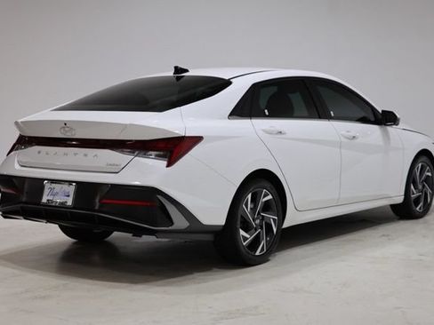 Used 2024 Hyundai Elantra Limited FWD image 7